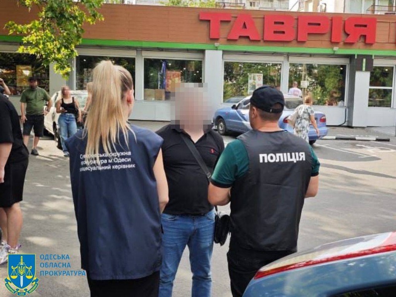В Одесі затримали чиновника, який за 1,5 тисячі доларів обіцяв місце під торгівлю на пляжі