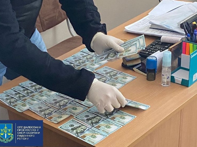 Хабар за звільнення з ЗСУ через "хворобу": в Одесі затримали підозрюваного лікаря