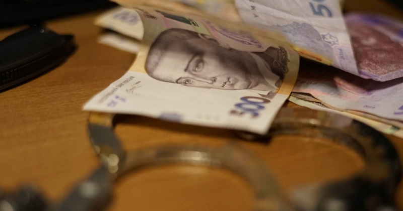 Начальницю селищної адміністрації на Херсонщині звинуватили у розтраті на відновленні будинків