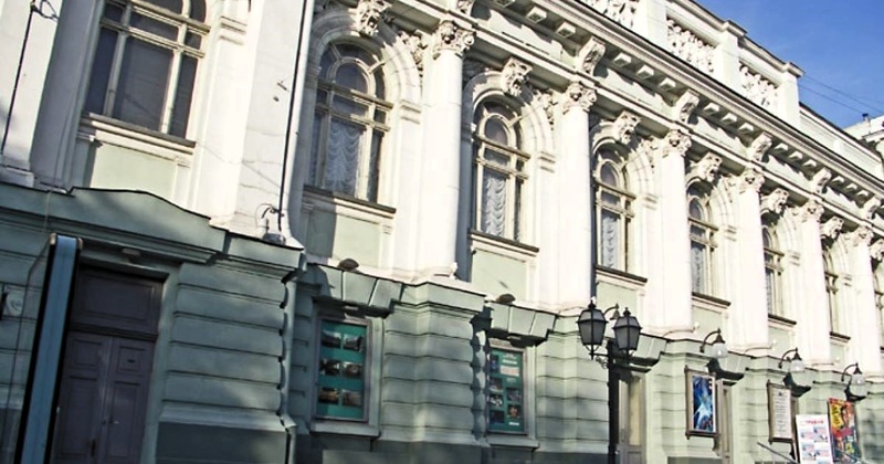 Фальшиві акти та депутат облради: як освоювали бюджет на фасаді театру в Одесі