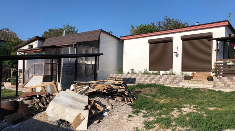 Будинок начальника замість фронту: військові на Одещині рік будували маєток командиру й отримували "бойові"