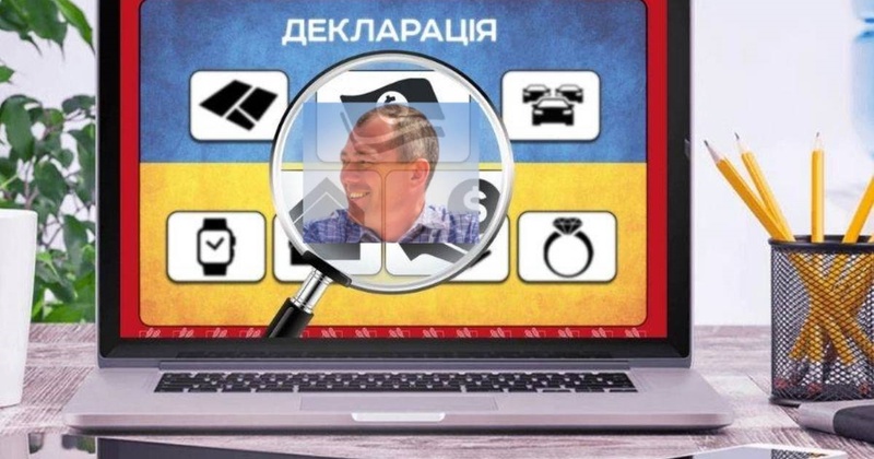 Міський голова Березівки замість гривень зберігав гроші у доларах