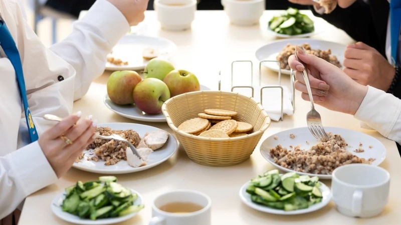 Завищені ціни, зловживання та мільярди доходу:  кому Миколаїв віддав підряд на харчування дітей