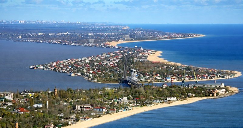 Мільйонна нерухомість та ланцюг перепродажів: суд відмовив в арешті землі та будинків у Затоці