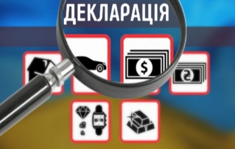 Очільник відділу кіберполіцїї на Одещині не зміг пояснити походження 293 тисячі доларів готівкою в дружини