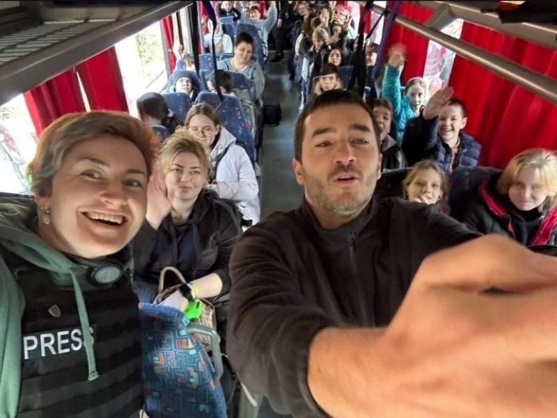 Дружина заступника начальника Херсонської МВА заробляє мільйони, а він сам отримує виплати для переселенців