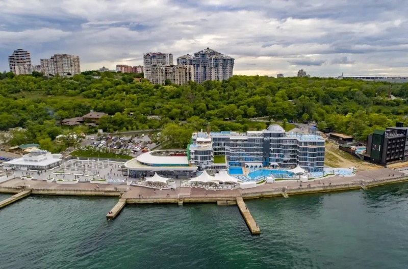 В Одесі керівник дельфінарію опинився під арештом за будівництво на Ланжероні