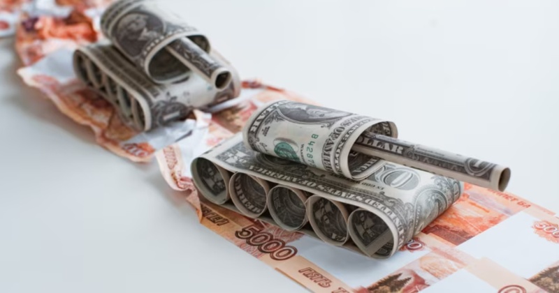 Переказав гроші на війну: кримчанина звинувачують у допомозі загарбникам