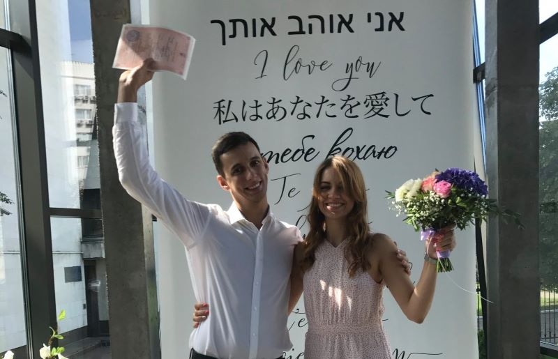 Дружина нардепа Горенюка в Україні отримала соцвиплати, а в Німеччині — зарплату