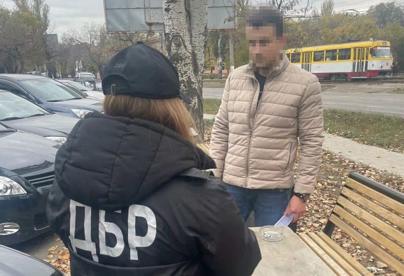 Працівники ДБР затримали прокурора однієї з прокуратур Одеси за підозрою у хабарництві