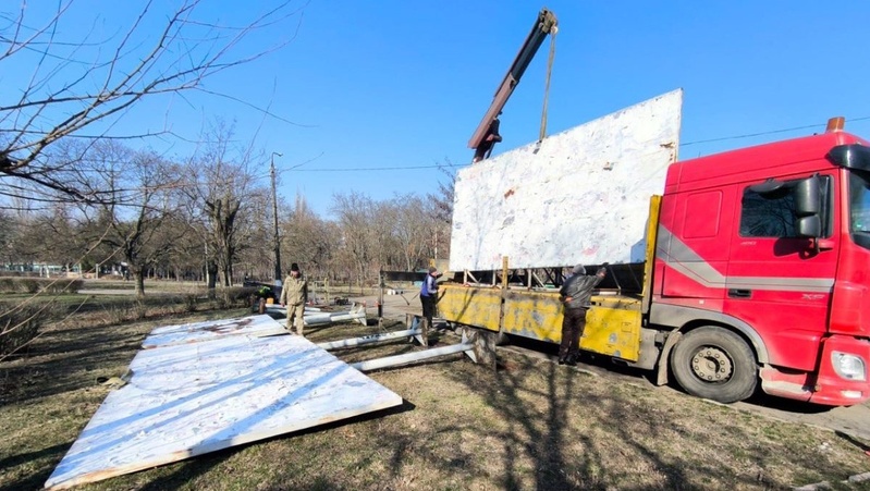 У Миколаєві готуються демонтувати рекламні вивіски за півмільйона