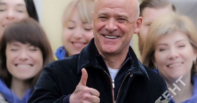 Вітчим, який подарував матері мера Одеси 11 мільйонів, зник з декларації Труханова за 2023 рік