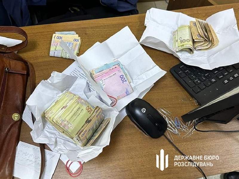 Одеські митники ховали гроші під плинтусами та у туалетах