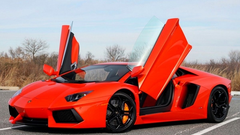 В Одесі дозволили продати Lamborghini у справі про схеми з податками на ремонті трас