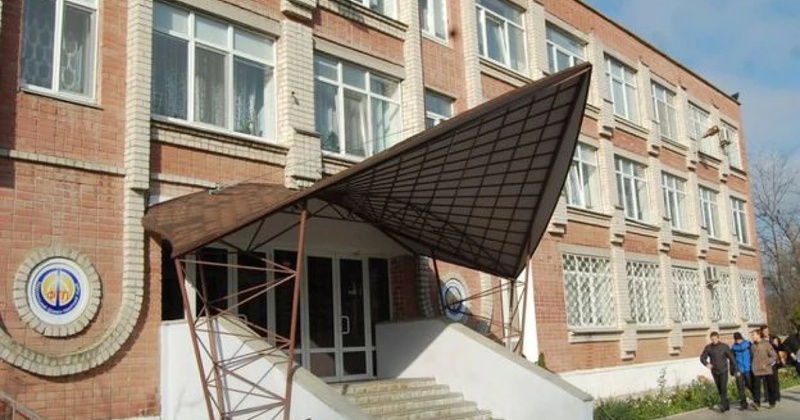 У заступниці директора херсонського ліцею заарештували майно