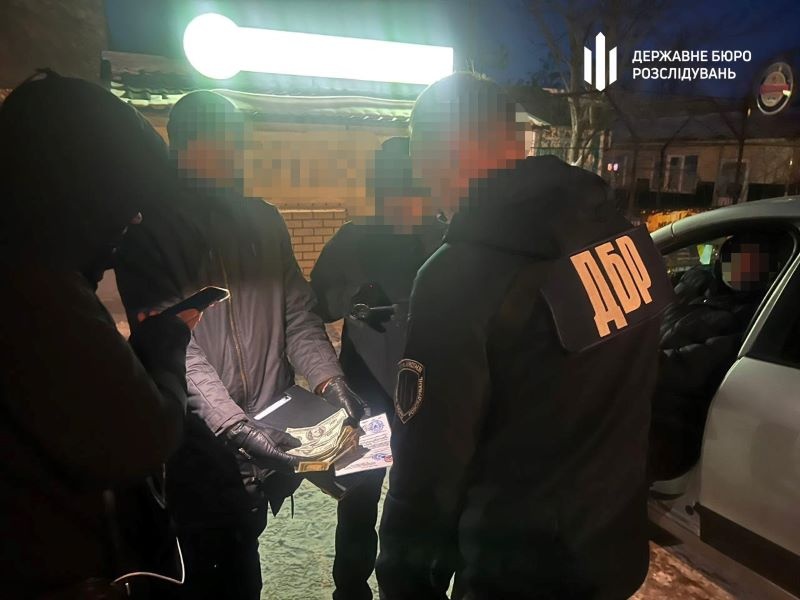 Посадовець військкомату на Одещині "відмазував" від мобілізації, - ДБР