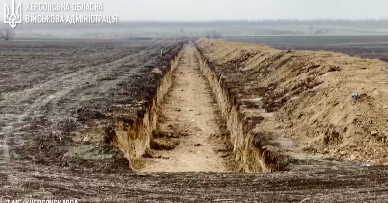 "Жодних причин для паніки немає": на будівництво фортифікацій у Херсонській області виділили близько мільярда