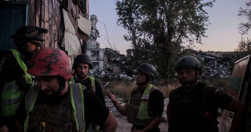 "Пункт Незламності не врятує людей від керованих авіабомб": волонтери показали, як облаштували підземелля у Вугледарі