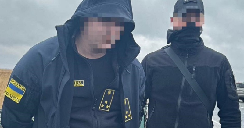 Одеського митника підозрюють у "відкатах" за вивезення незадекларованої готівки