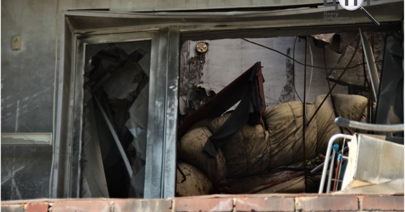 Прифронтовий Торецьк: у вцілілих під'їздах досі залишаються люди (фото, відео)