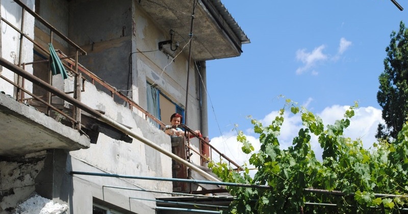 Люди сплять у підвалі, щоб вижити: як живе прифронтове село на Миколаївщині