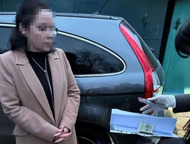 Чиновницю Одеської митниці затримали після одержання хабаря, — прокуратура