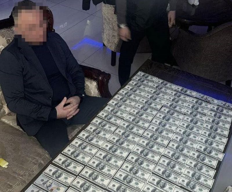 На Одещині затримали депутата Білгород-Дністровської райради, якого підозрюють у вимаганні 20 тисяч доларів