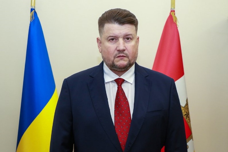 Tesla для дружини та мільйонна зарплата: що задекларував заступник Труханова