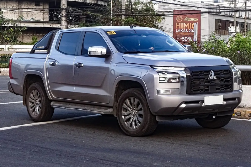 Військова частина на Одещині без аукціону придбає пікапи у фірми Кауфмана