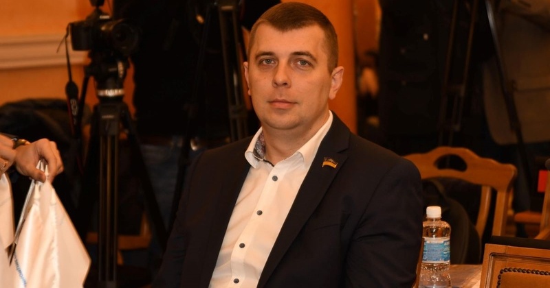 Елітні авто, Rolex і 345 тисяч доларів готівки: як родина депутата Одеської міськради Карпенчука наростила активи