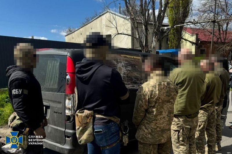 В Одесі з пострілами затримали бійців ТЦК, які вистежували чоловіків, та вимагали гроші