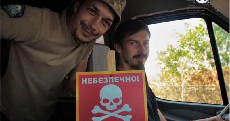 Згоріла техніка і пил у роті: як Женя і Міша передавали польовий госпіталь на "нуль" (фото, відео)