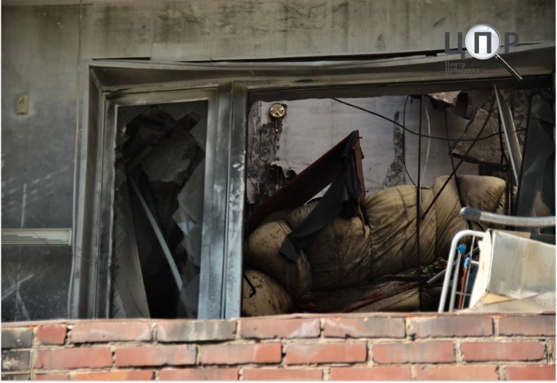 Прифронтовий Торецьк: у вцілілих під'їздах досі залишаються люди (фото, відео)