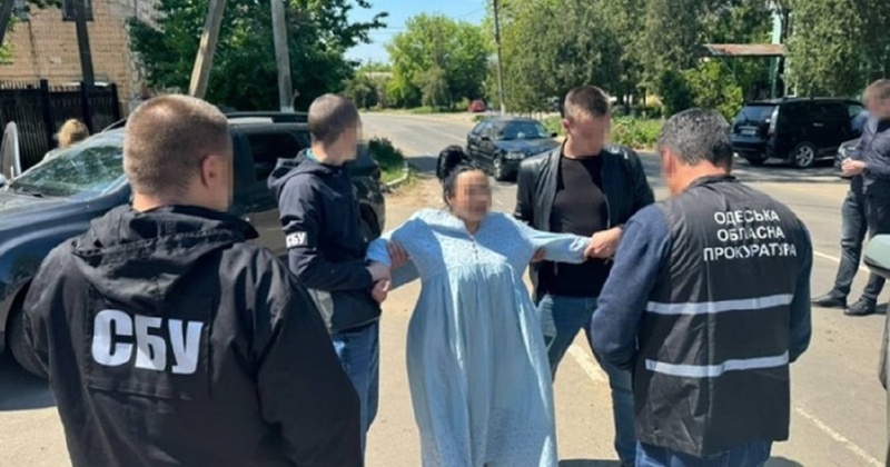 Виявилося, що працівницю суду, яку звинувачують у корупції, вдруге затримали на хабарі