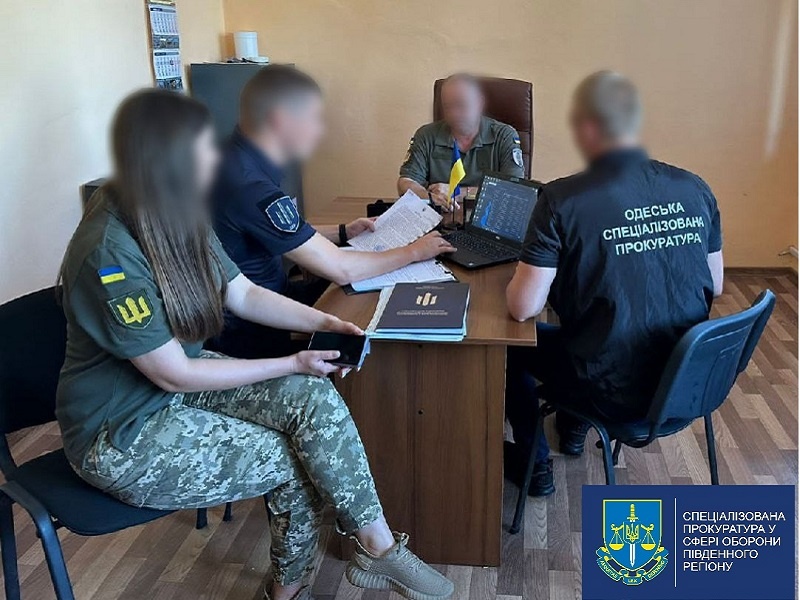 Справа депутата-військкома на Одещині: після обшуків посадовцю "світить" арешт майна