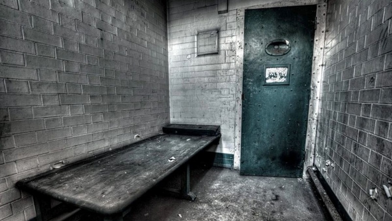 Експосадовець херсонського нацпарку бив людей, віджимав майно та отримав довічне