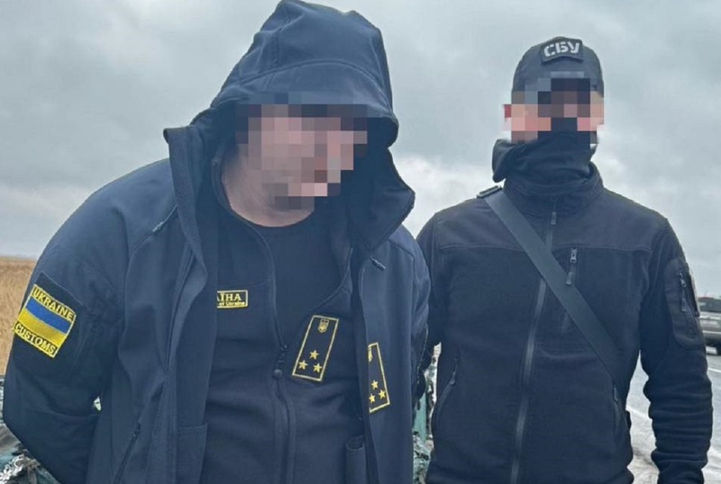 Одеського митника підозрюють у "відкатах" за вивезення незадекларованої готівки