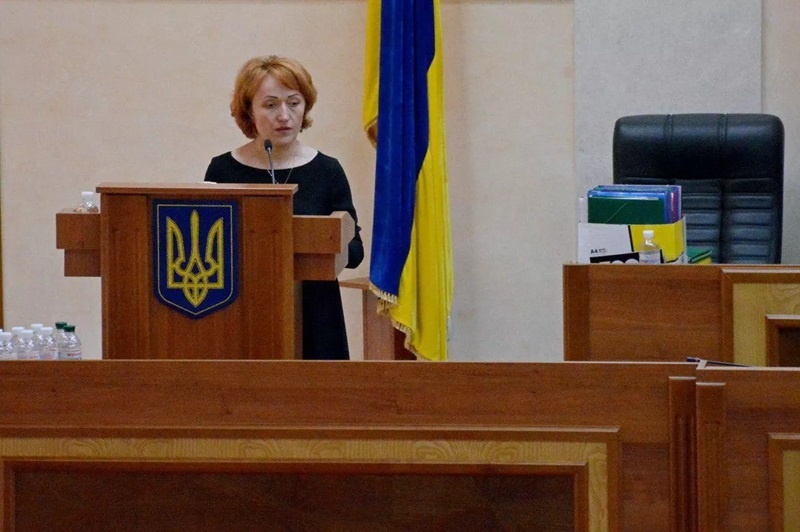 Депутатка та керівниця департаменту ОДА Зінченко забула в деклараціях про 38 ділянок землі сина