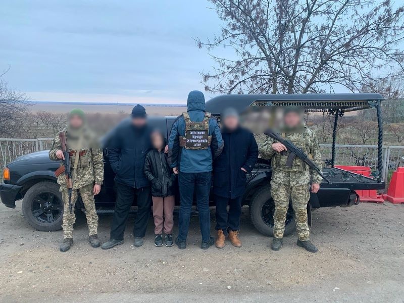 Заховав у катафалку хлопчика, щоб доставити у Молдову чоловіка: прикордонники зупинили клірика Московського патріархату