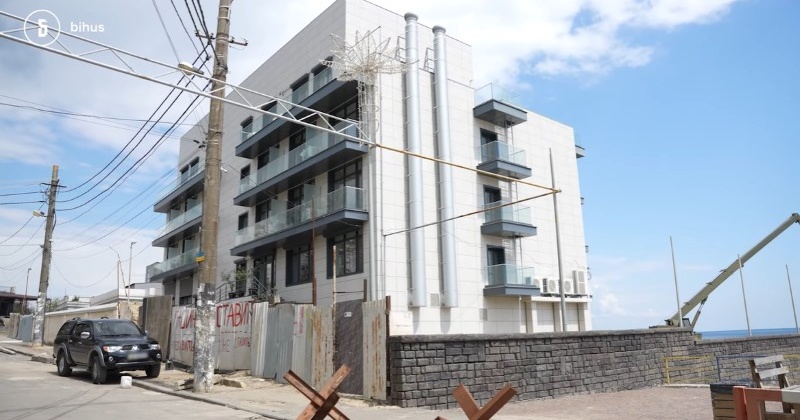 ЗМІ: мати київського судді будує готель на одеському пляжі